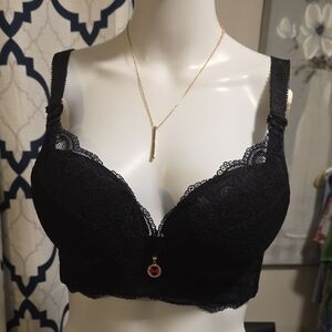 Chic Black Lace Underwire Bra